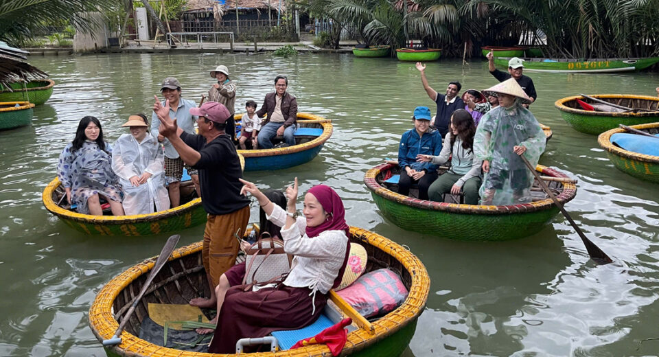 basket boat Hoi An experience in Cam Thanh coconut village