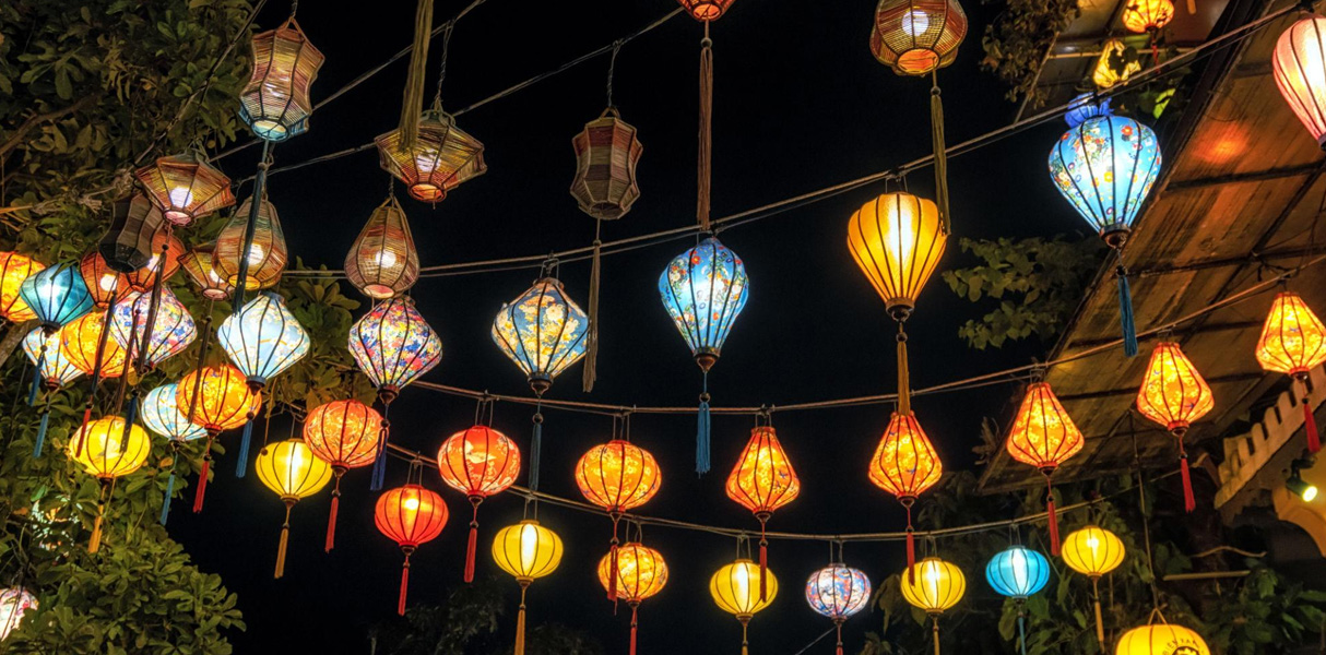 Hoi An lantern night atmosphere ancient town