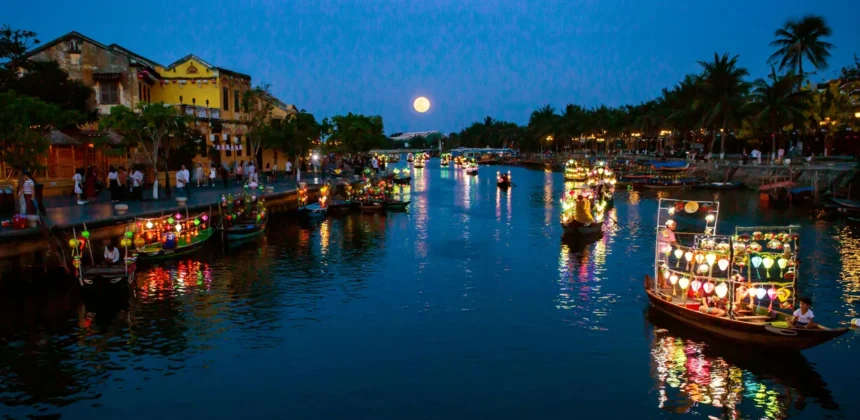 Best time lantern boat Hoi An with glowing lanterns on Thu Bon River at night