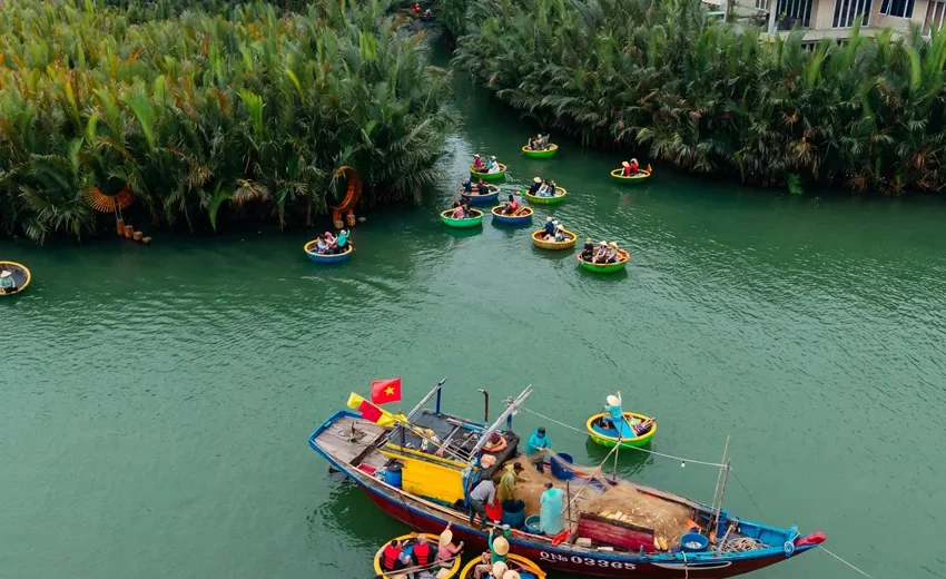cam thanh coconut tour with basket boat in hoi an coconut forest