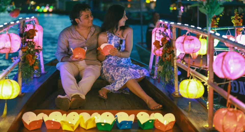 hoi an night lantern river romantic atmosphere
