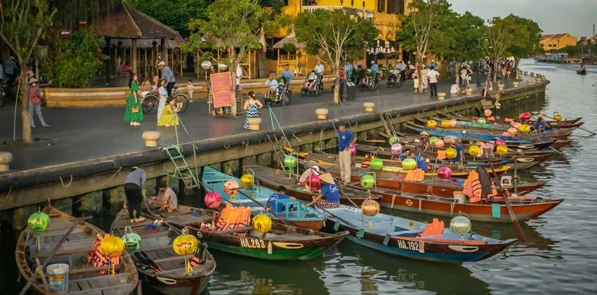 Hoi An lantern boat ride on Hoai River at night