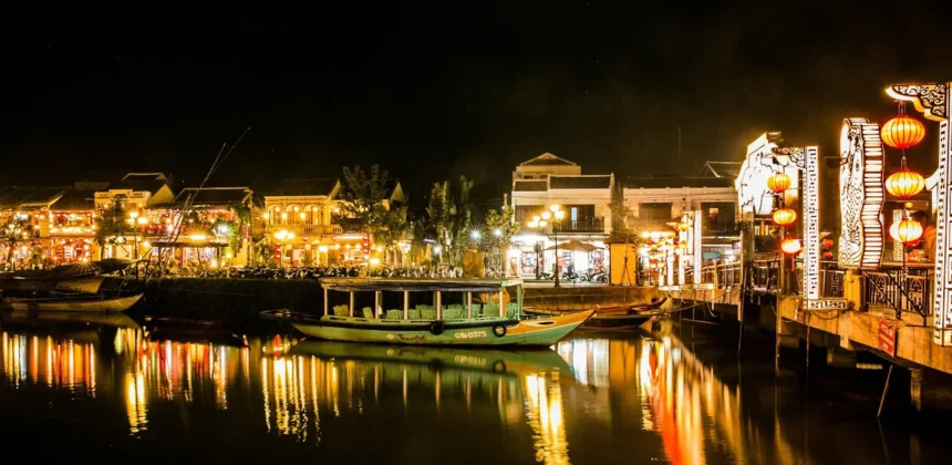 Hoi An Old Town morning vs night crowd comparison