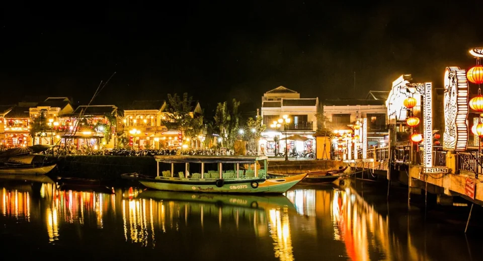 Hoi An Old Town morning vs night crowd comparison