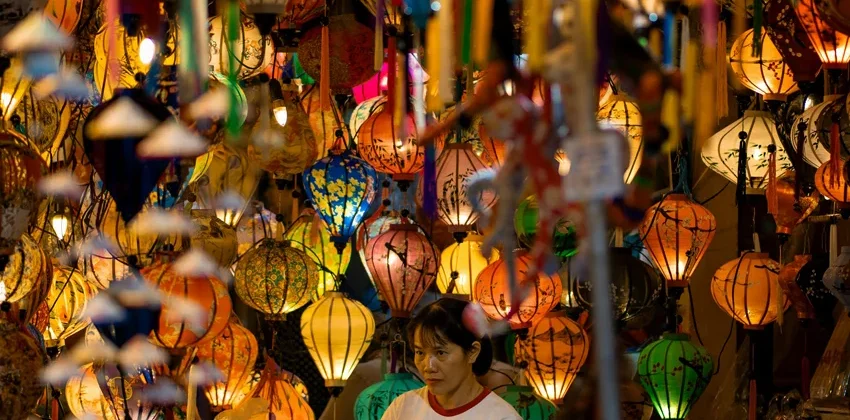 lantern making hoi an experience with local artisans crafting silk lanterns