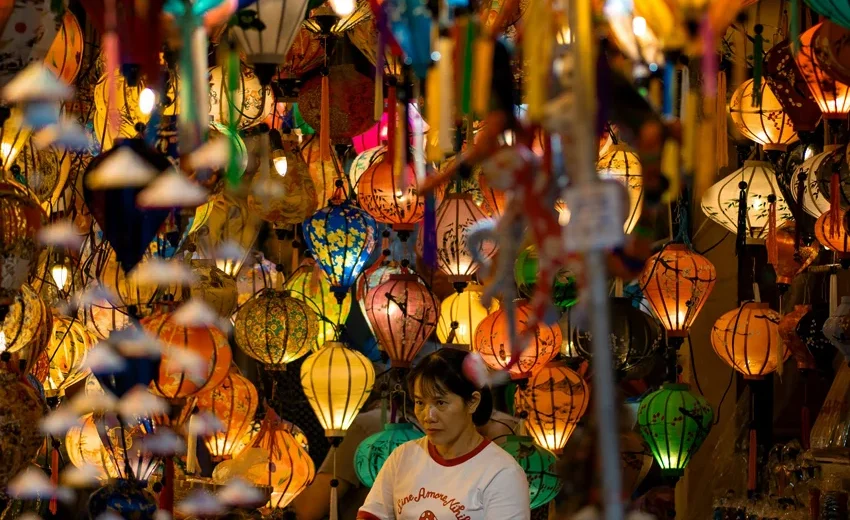 lantern making hoi an experience with local artisans crafting silk lanterns