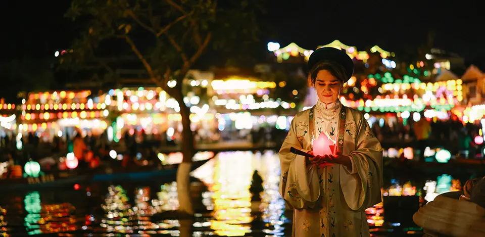 best time to ride a lantern boat in hoi an in Hoi An Vietnam
