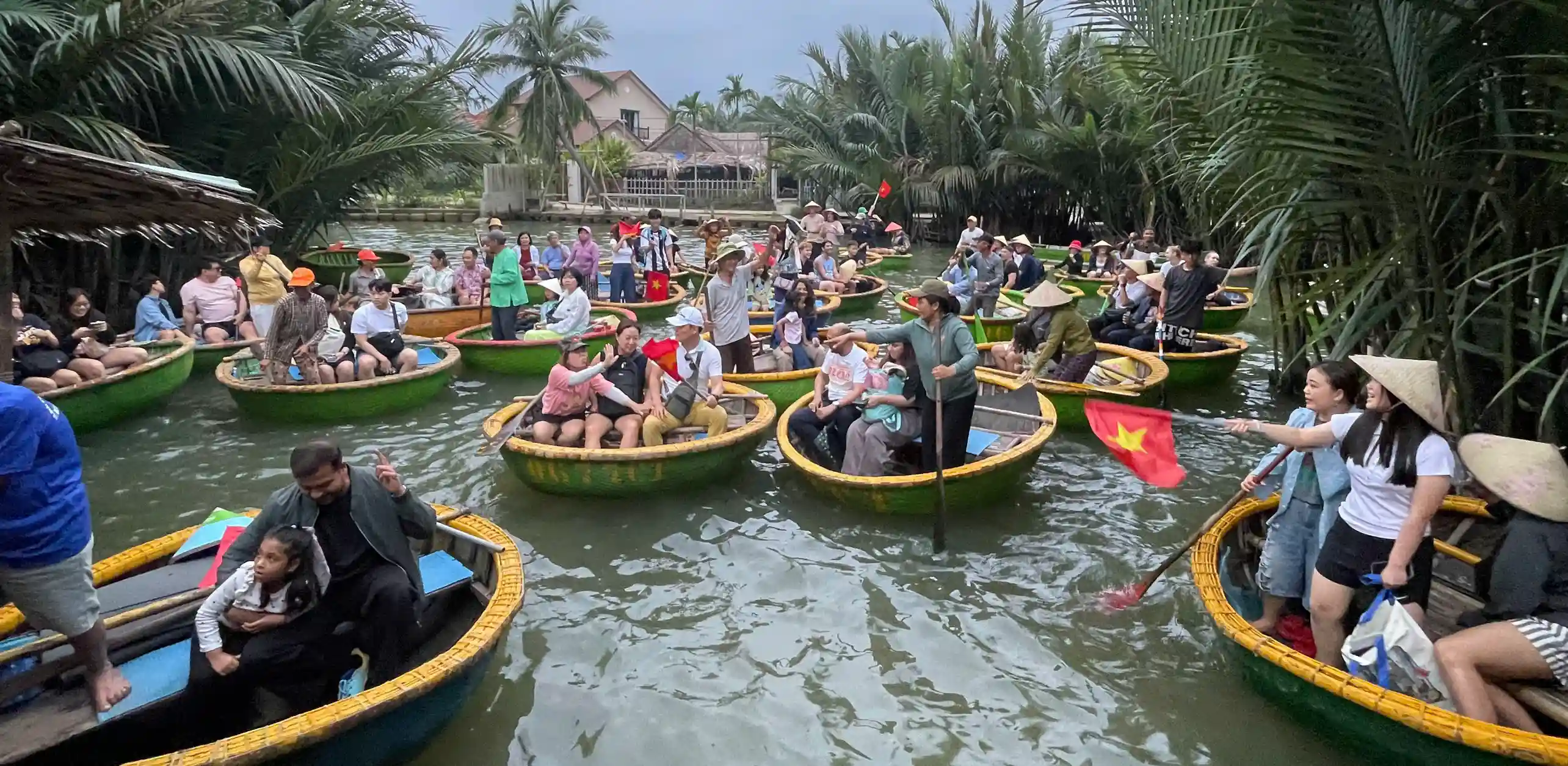 cheap basket boat hoi an in Hoi An Vietnam