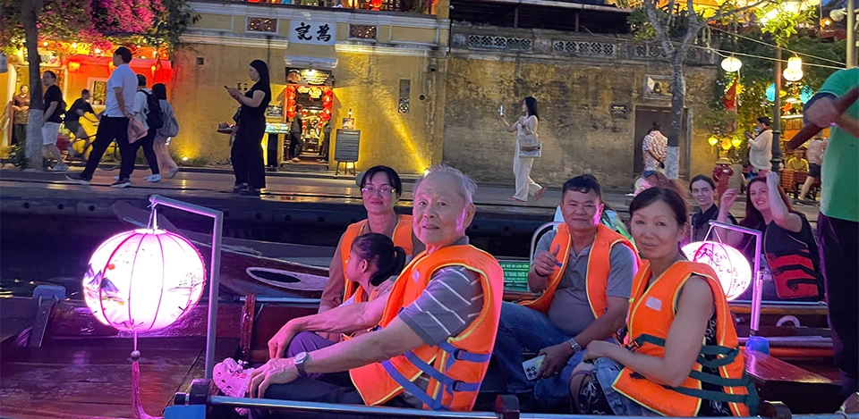 hoi an lantern boat tour in Hoi An Vietnam