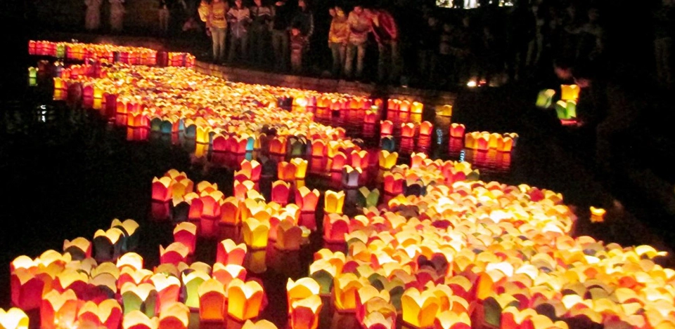 hoi an lantern release experience in Hoi An Vietnam