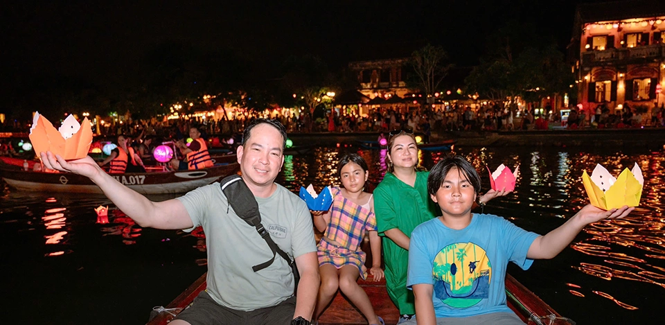 hoi an night market guide in Hoi An Vietnam