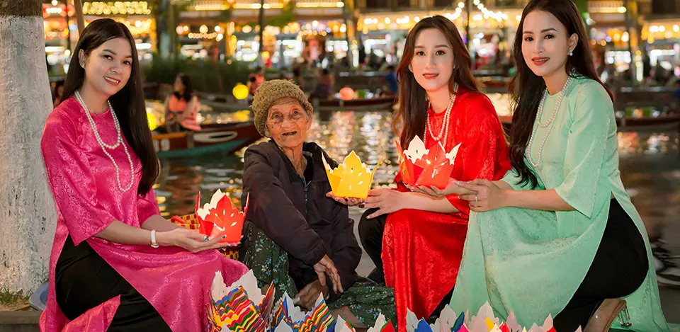 hoi an night river cruise is it worth it in Hoi An Vietnam