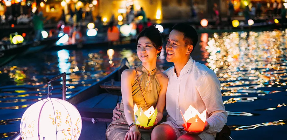 hoi an night river experience for couples in Hoi An Vietnam