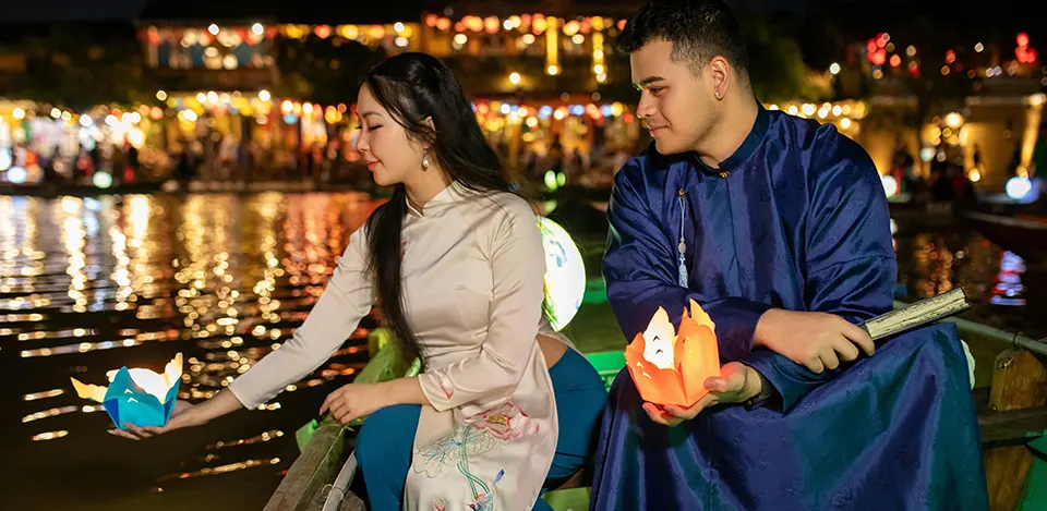 hoi an night river experience for couples in Hoi An Vietnam