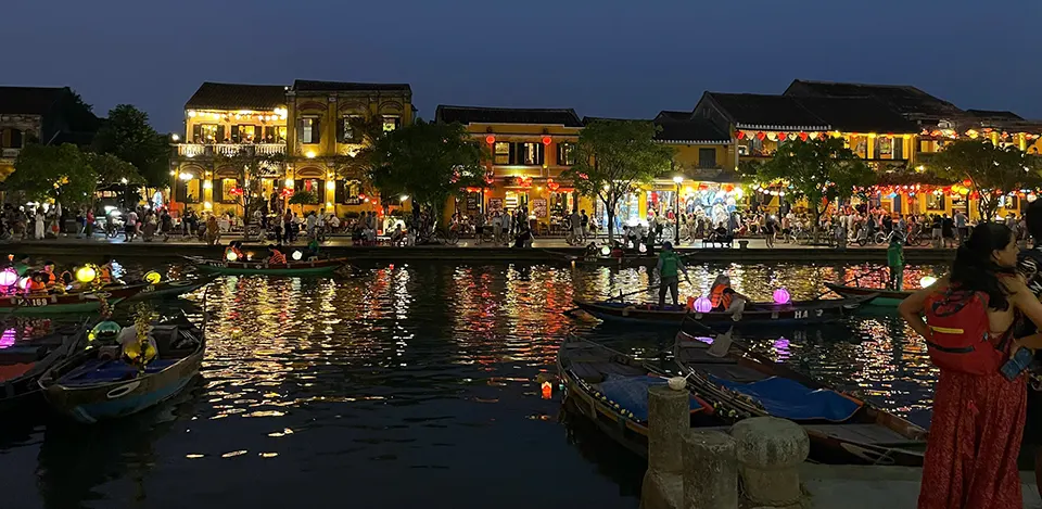 thu bon river night activities you shouldnt miss in Hoi An Vietnam