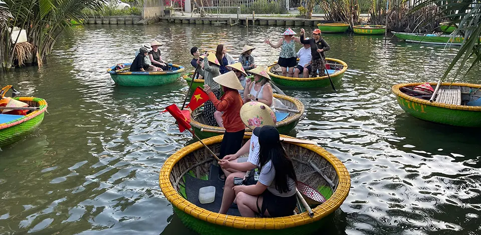 what to expect during a basket boat ride in Hoi An Vietnam
